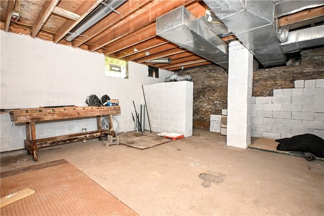 42 Kennedy Rd, New Eagle, PA 15067