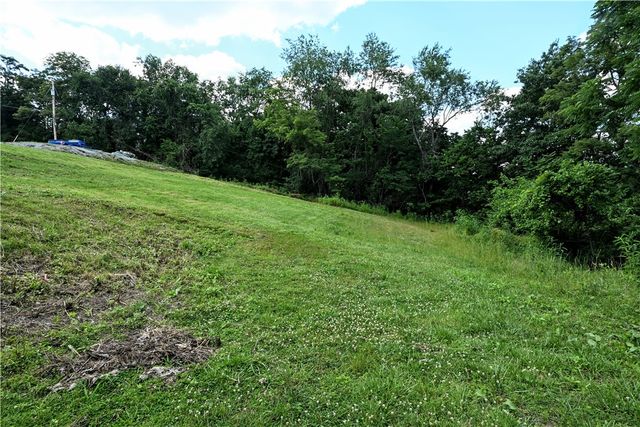 42 Kennedy Rd, New Eagle, PA 15067