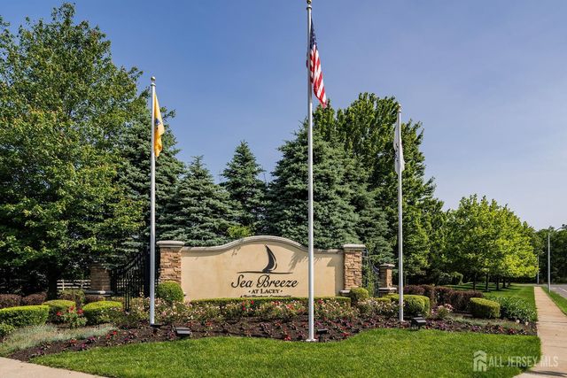 10 Iverness Court, Lacey, NJ 08731