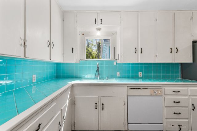 1121 Hudgins Avenue, Fort Worth, TX 76111