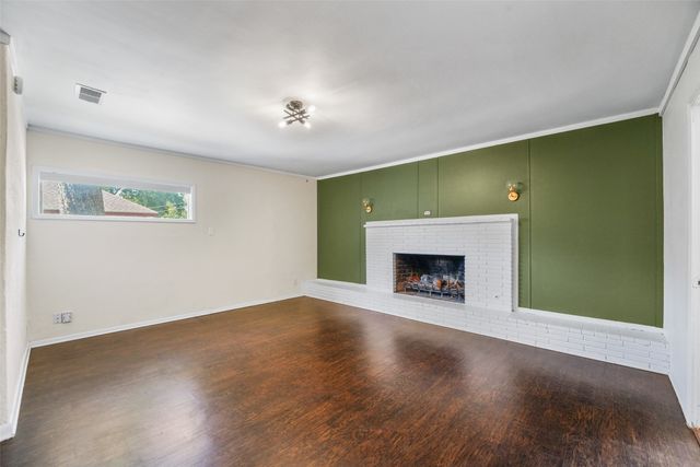 1121 Hudgins Avenue, Fort Worth, TX 76111