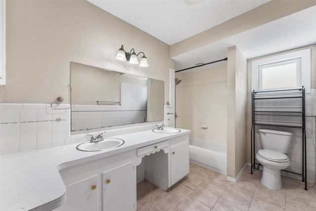 1121 Hudgins Avenue, Fort Worth, TX 76111