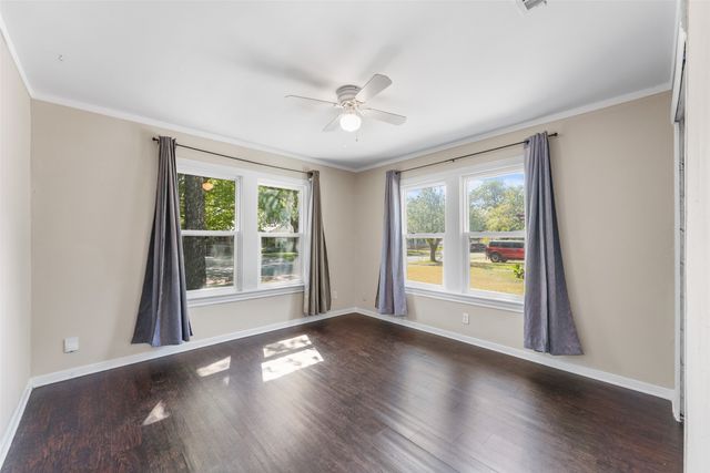 1121 Hudgins Avenue, Fort Worth, TX 76111