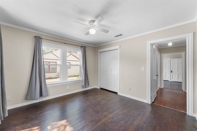 1121 Hudgins Avenue, Fort Worth, TX 76111