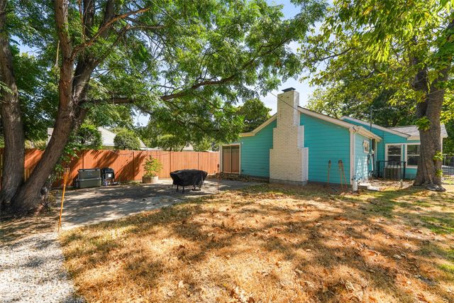 1121 Hudgins Avenue, Fort Worth, TX 76111