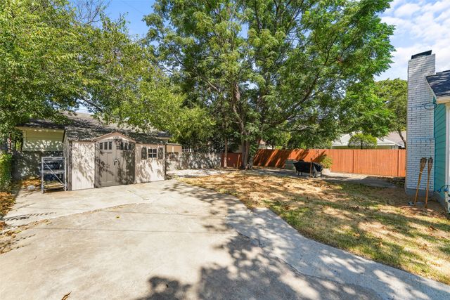 1121 Hudgins Avenue, Fort Worth, TX 76111
