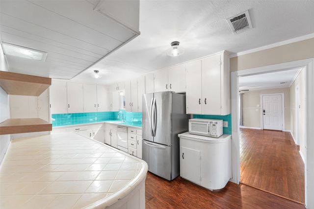 1121 Hudgins Avenue, Fort Worth, TX 76111