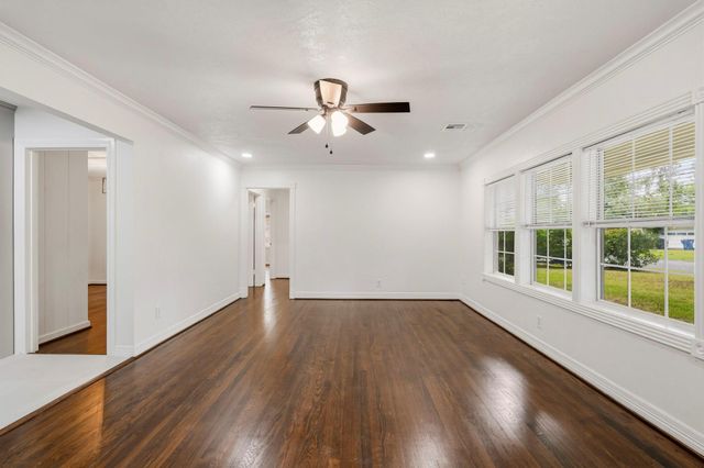 106 S Pin Oak Drive, Texas City, TX 77591