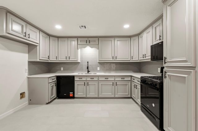 106 S Pin Oak Drive, Texas City, TX 77591