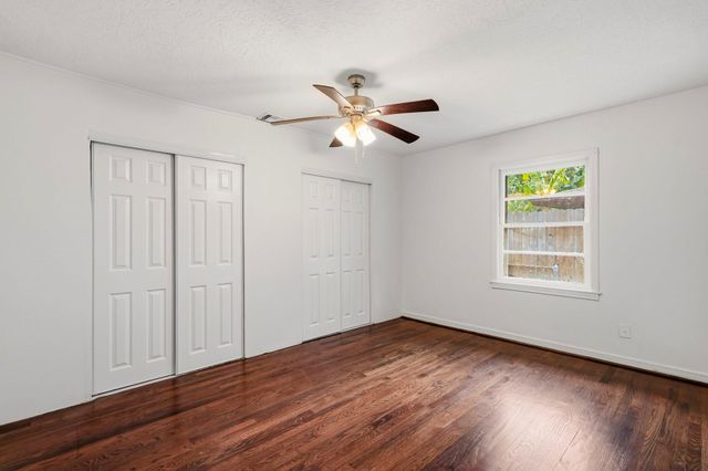106 S Pin Oak Drive, Texas City, TX 77591