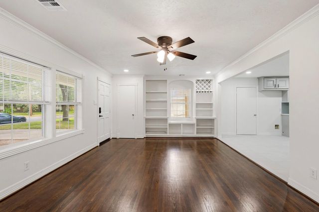 106 S Pin Oak Drive, Texas City, TX 77591