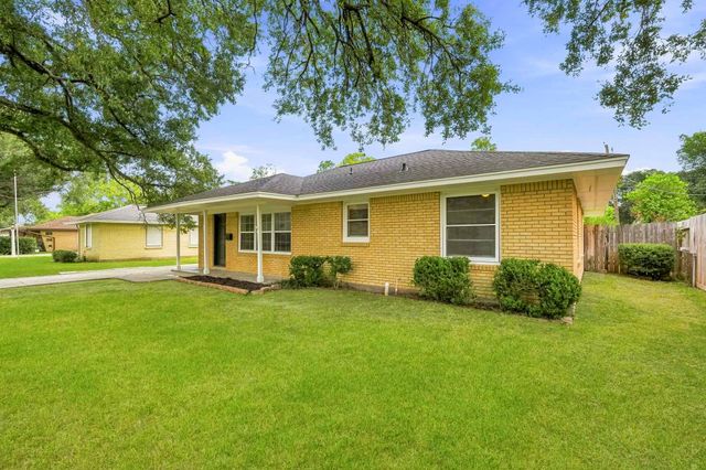 106 S Pin Oak Drive, Texas City, TX 77591