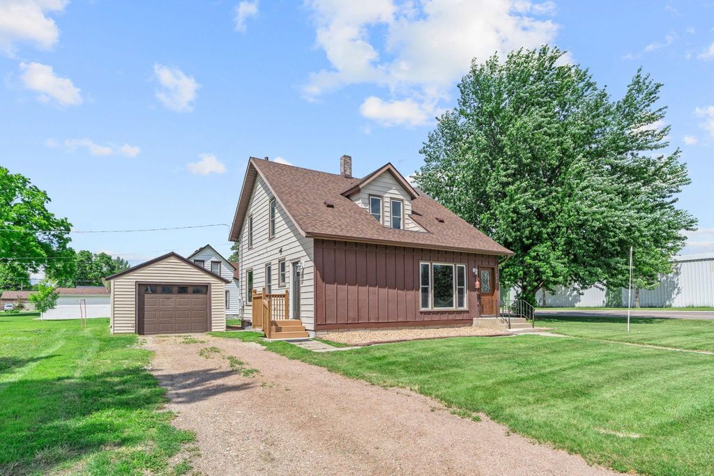 720 Fir Avenue, Bird Island, MN 55310 — exterior