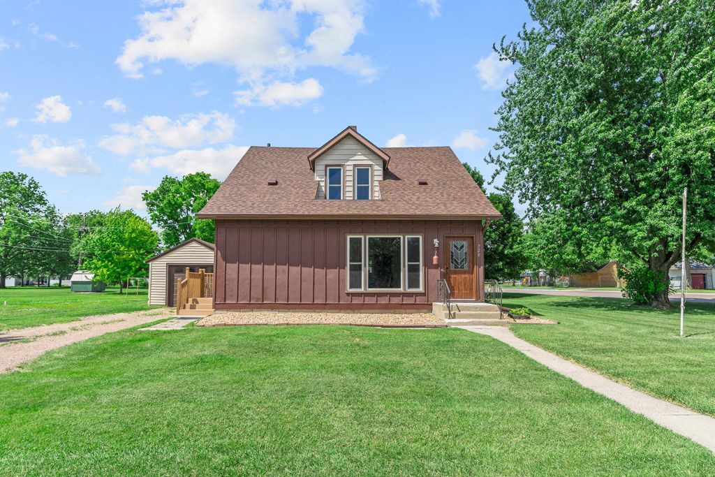 720 Fir Avenue, Bird Island, MN 55310 — photo 3