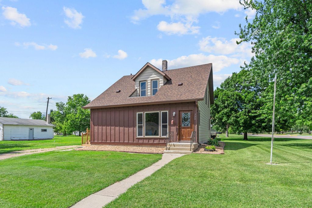 720 Fir Avenue, Bird Island, MN 55310 — photo 4
