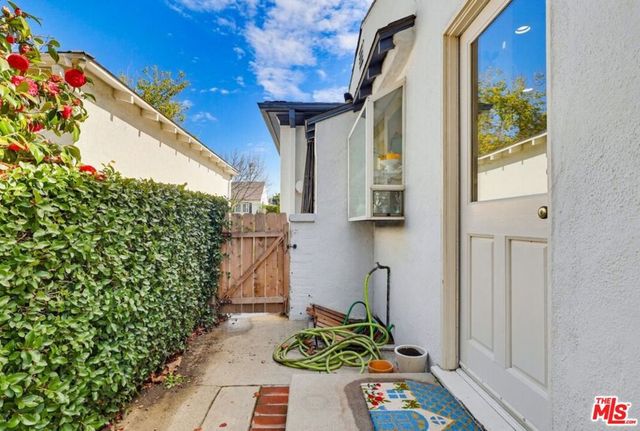 1361 Virginia Avenue, Glendale, CA 91202