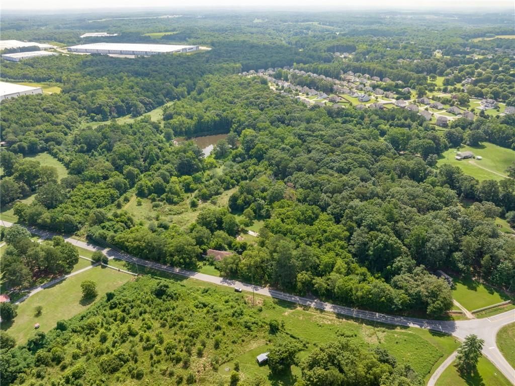 Image 12 of property listing at 2144 Hog Mountain Road, Jefferson, GA 30549