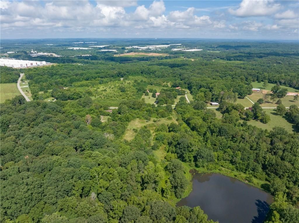 Image 17 of property listing at 2144 Hog Mountain Road, Jefferson, GA 30549
