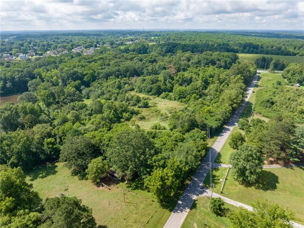 Image 32 of property listing at 2144 Hog Mountain Road, Jefferson, GA 30549