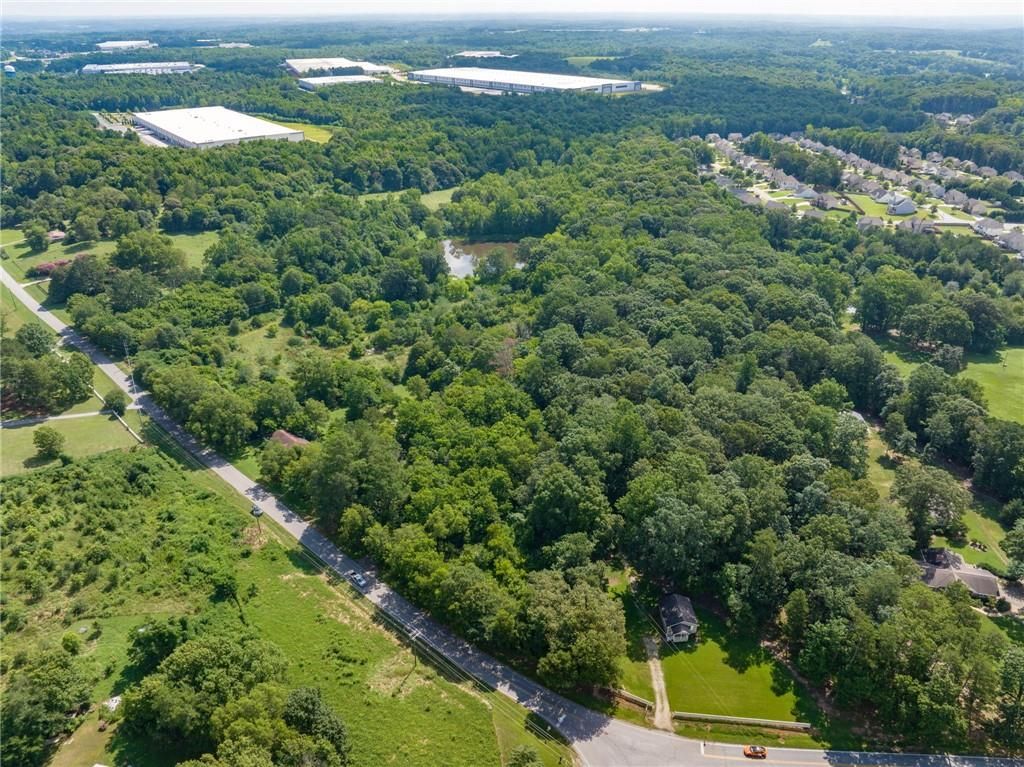 Image 4 of property listing at 2144 Hog Mountain Road, Jefferson, GA 30549