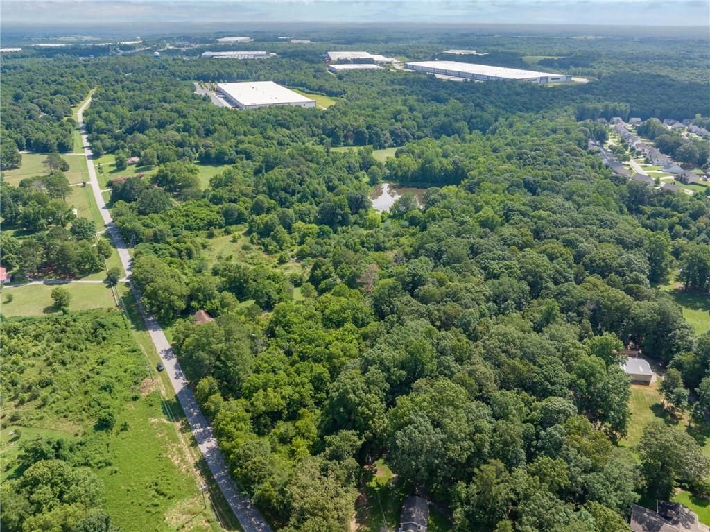 Image 5 of property listing at 2144 Hog Mountain Road, Jefferson, GA 30549