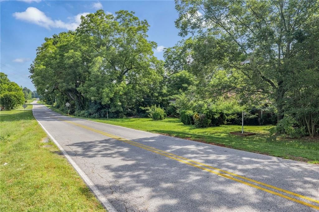 Image 6 of property listing at 2144 Hog Mountain Road, Jefferson, GA 30549