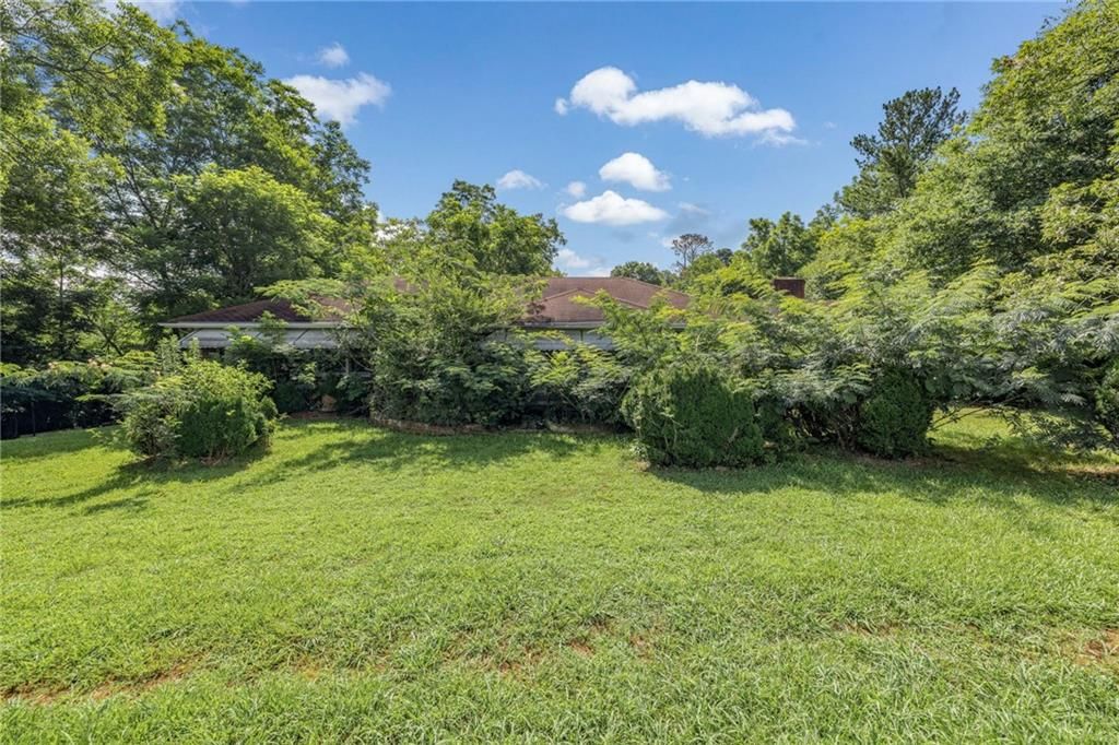 Image 8 of property listing at 2144 Hog Mountain Road, Jefferson, GA 30549