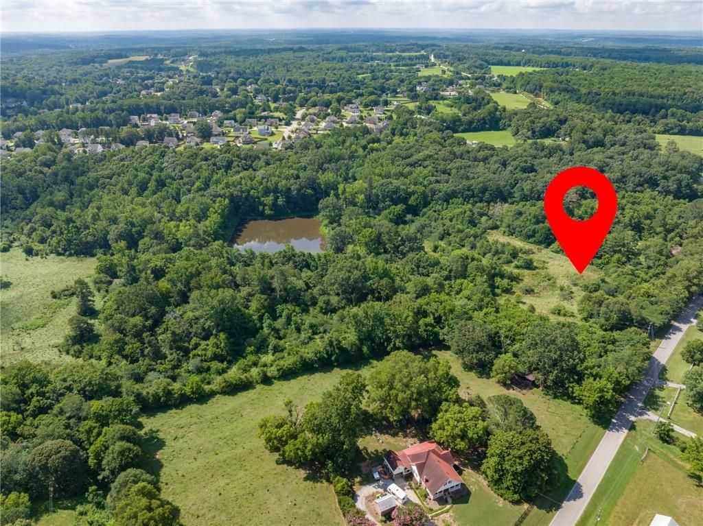 Image 9 of property listing at 2144 Hog Mountain Road, Jefferson, GA 30549