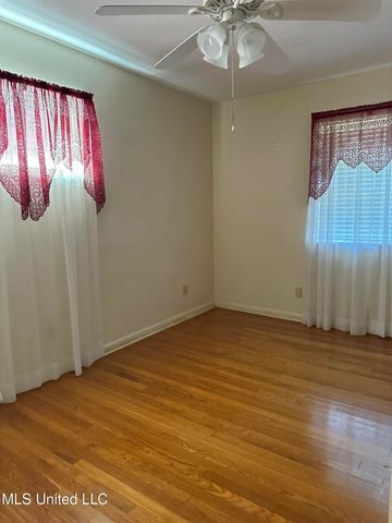 309 S Shields Lane, Natchez, MS 39120