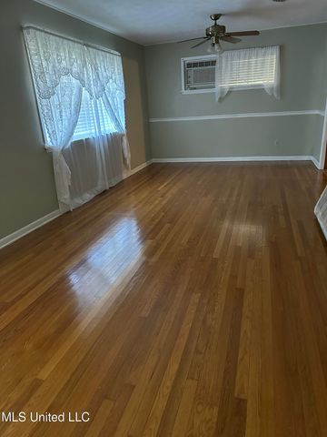 309 S Shields Lane, Natchez, MS 39120