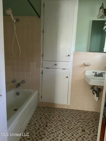 309 S Shields Lane, Natchez, MS 39120