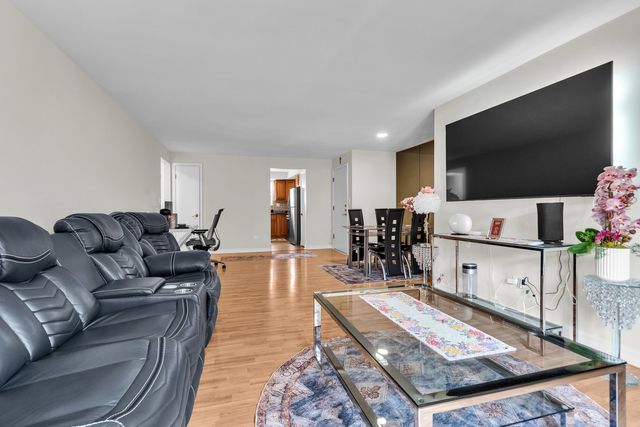 5349 N Delphia Avenue 250, Chicago, IL 60656
