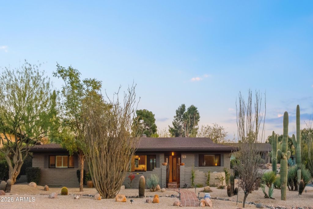 Image 3 of property listing at 7801 E Carefree Drive, Carefree, AZ 85377