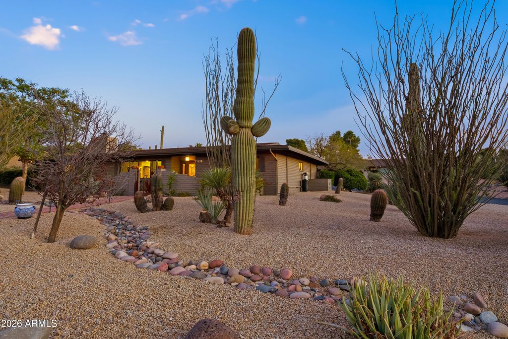 Image 4 of property listing at 7801 E Carefree Drive, Carefree, AZ 85377
