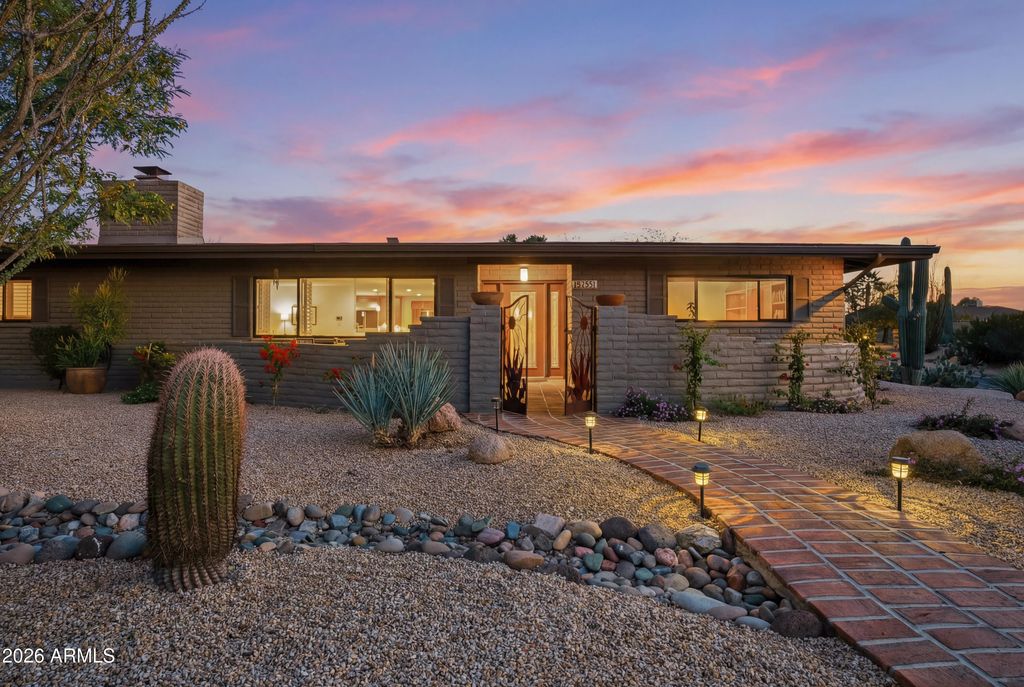 Image 6 of property listing at 7801 E Carefree Drive, Carefree, AZ 85377