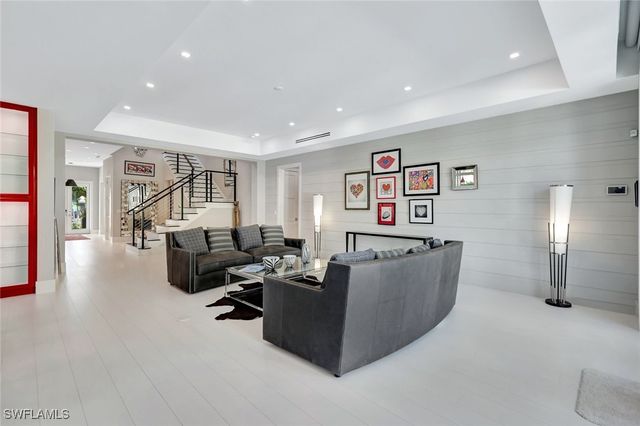 739 5th AVE N, Naples, FL 34102