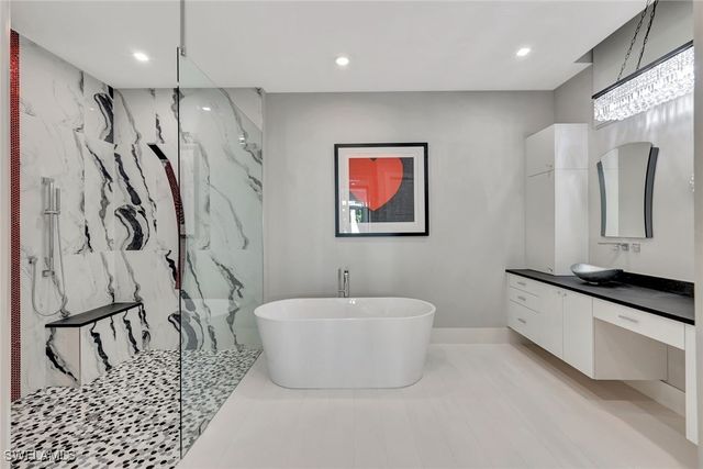 739 5th AVE N, Naples, FL 34102