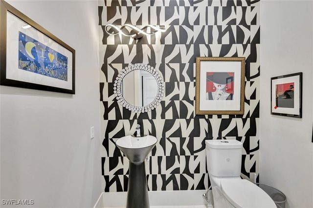 739 5th AVE N, Naples, FL 34102