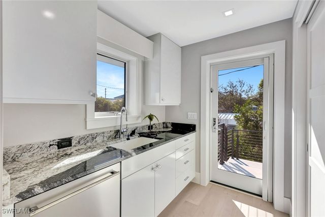 739 5th AVE N, Naples, FL 34102