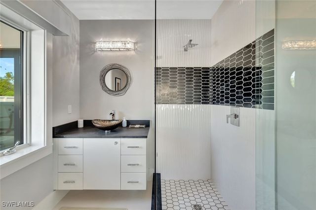 739 5th AVE N, Naples, FL 34102