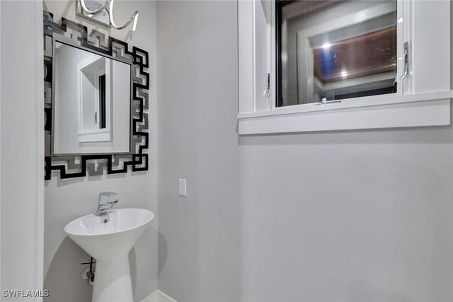 739 5th AVE N, Naples, FL 34102