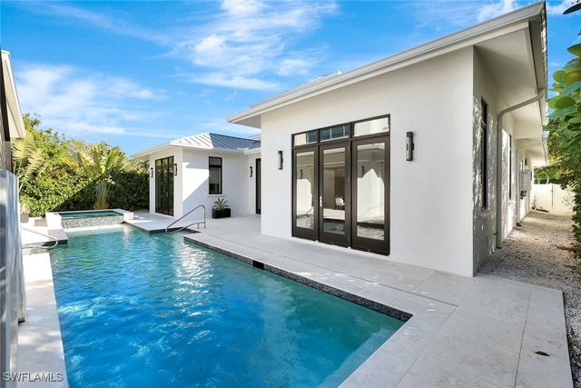 739 5th AVE N, Naples, FL 34102