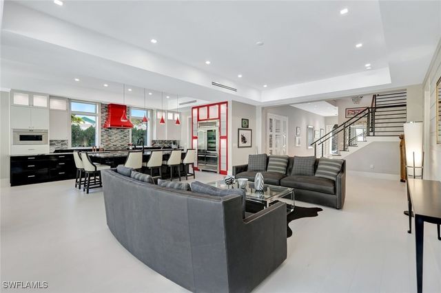 739 5th AVE N, Naples, FL 34102