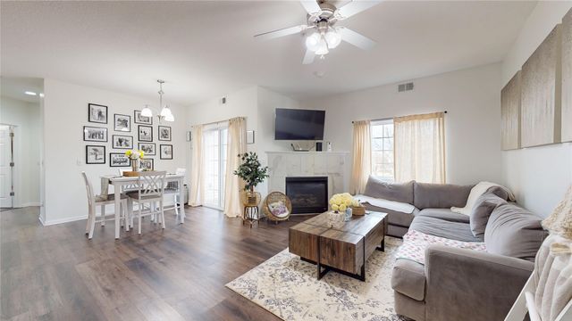 6255 Beechtree Drive 4202, West Des Moines, IA 50266