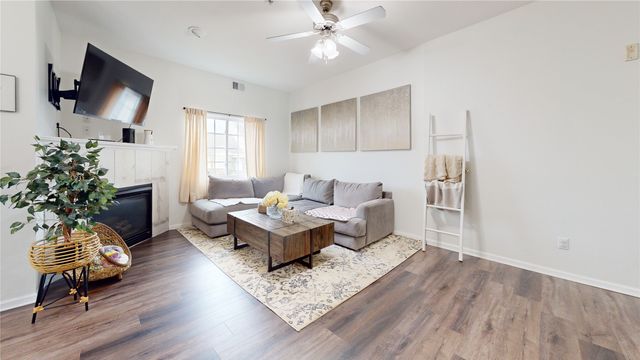 6255 Beechtree Drive 4202, West Des Moines, IA 50266