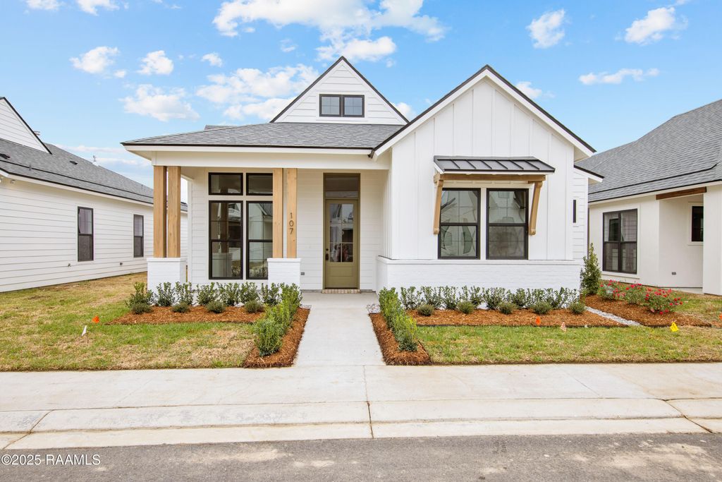 107 Wishing Well Drive, Broussard, LA 70518