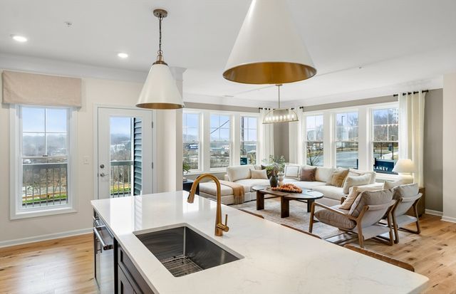 5 Peters Farm Way 7107, Westborough, MA 01581