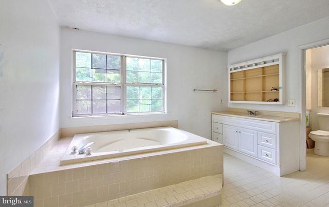 10711 FEATHERSTONE DR, Fort Washington, MD 20744