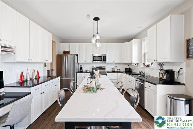 9615 Crescent Lane, Upper Macungie Twp, PA 18031