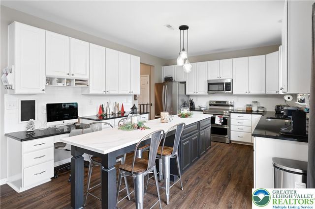 9615 Crescent Lane, Upper Macungie Twp, PA 18031